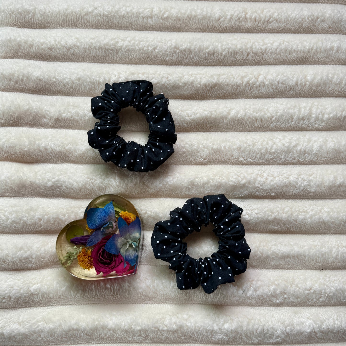 Black Polka-Dots Scrunchie (Medium)
