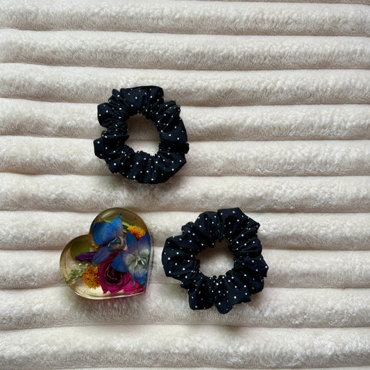Black Polka-Dots Scrunchie (Medium)