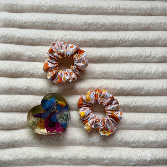 Groovy Scrunchie (Medium)