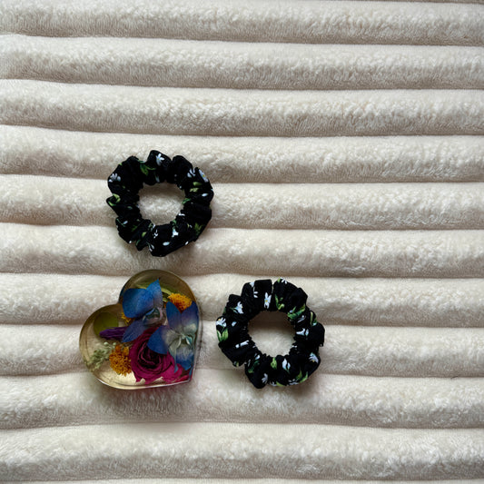 Black Daffodil Scrunchie (Mini)