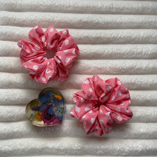 Pink Daisy Scrunchie (Large)