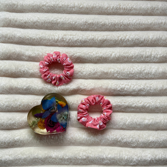 Pink Daisies Scrunchie (Mini)