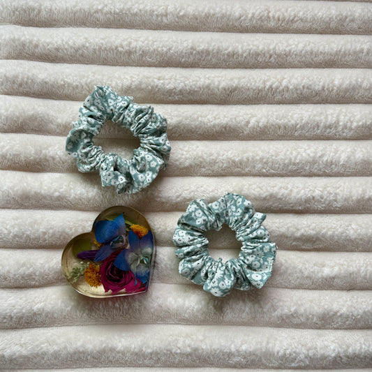 Grey Sage Multi-Floral Scrunchie (Medium)