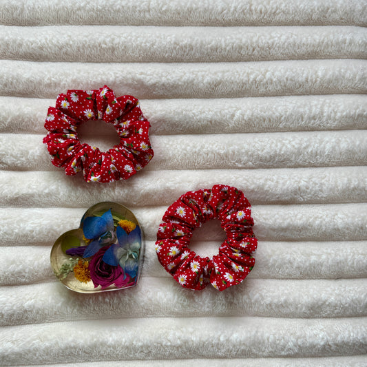 Red Daisies & Dots Scrunchie (Medium)