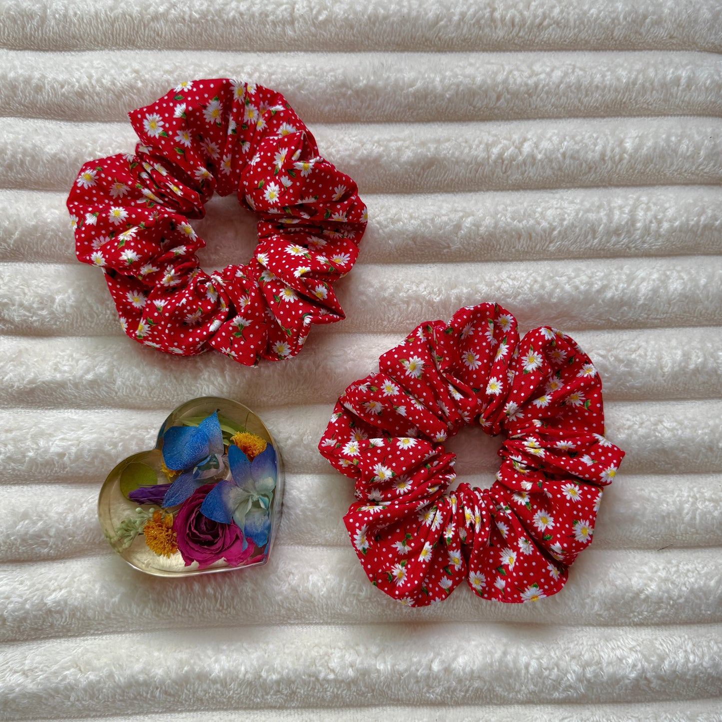 Red Daisies & Dots Scrunchie (Large)