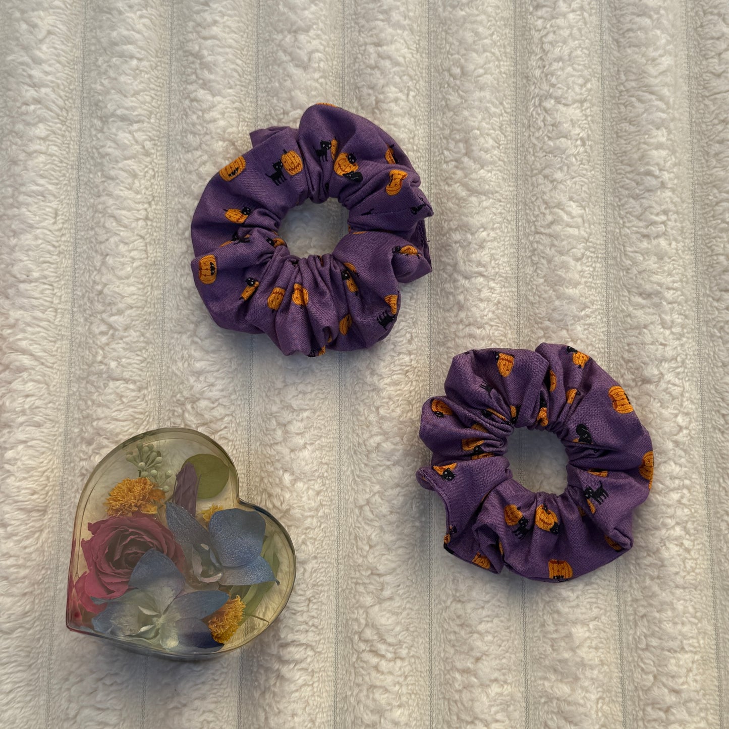 Purple Pumpkin Black Cat Scrunchie (Medium)