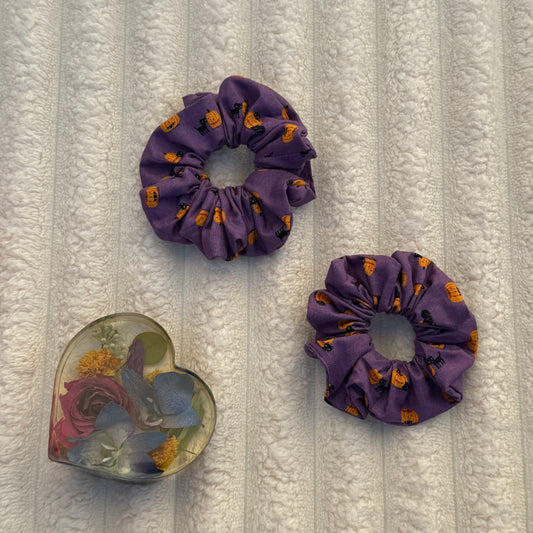 Purple Pumpkin Black Cat Scrunchie (Medium)