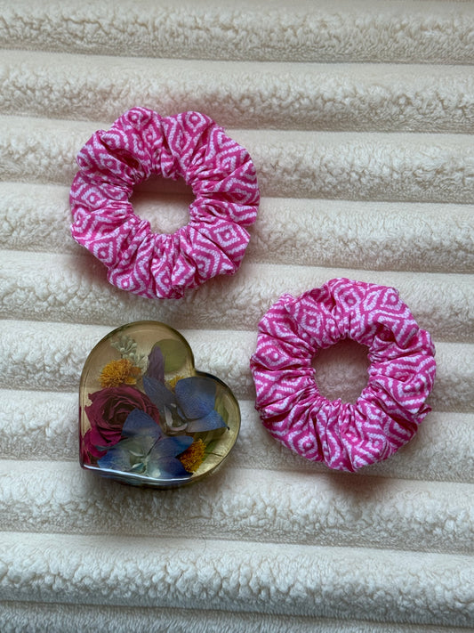 Pink Maze Scrunchie (Medium)