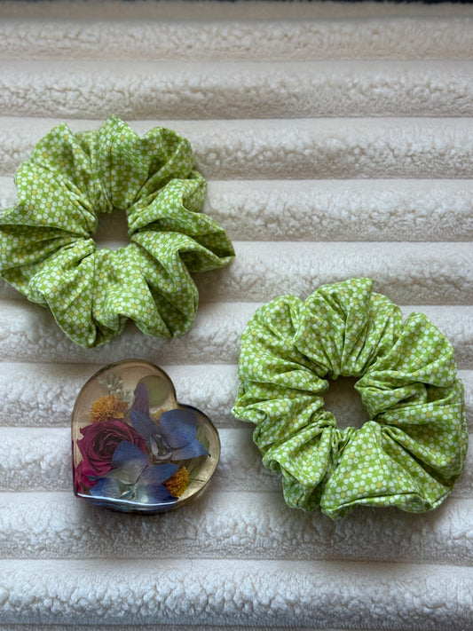 Green Daisy Scrunchie (Large)