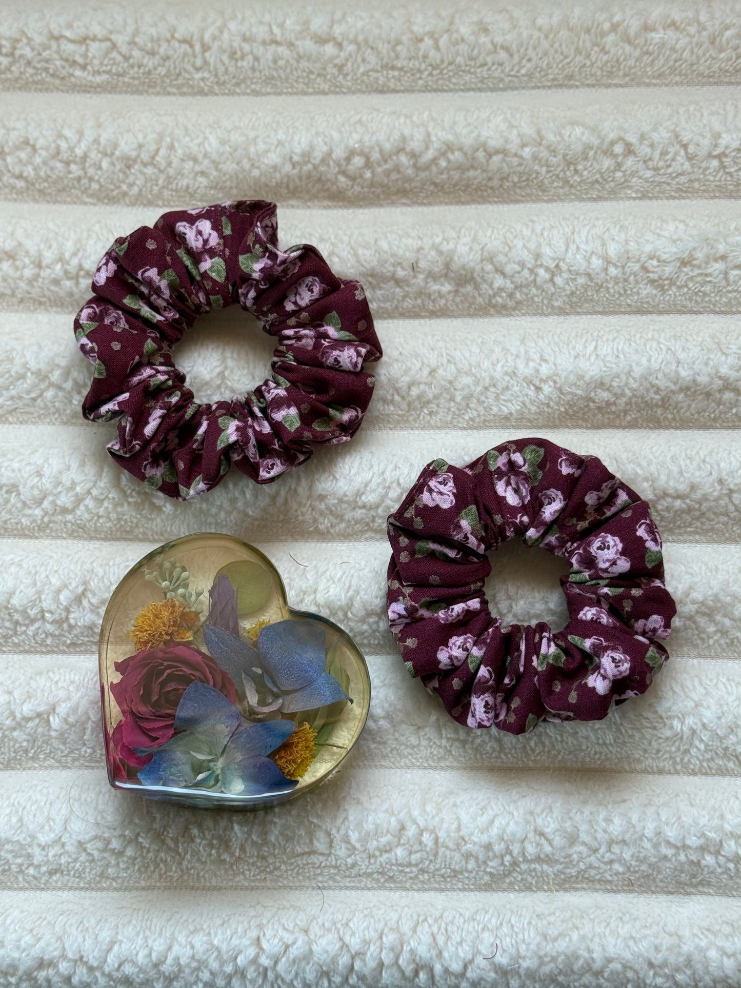 Burgundy Roses Scrunchie (Medium)