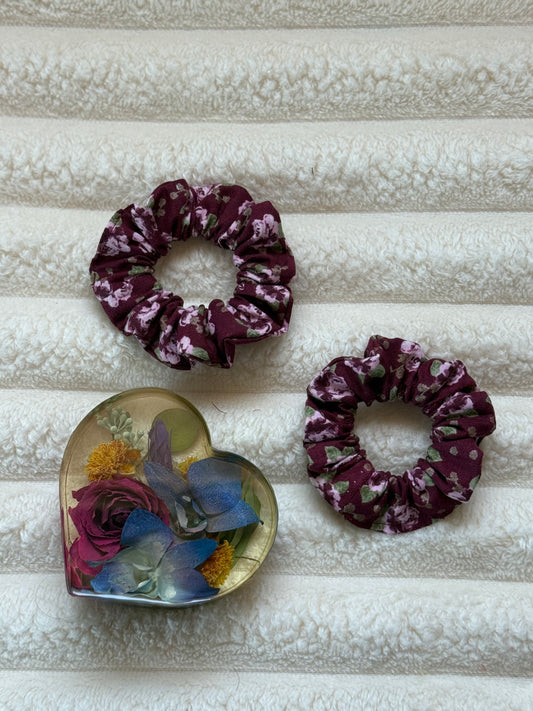 Burgundy Roses Scrunchie (Mini)